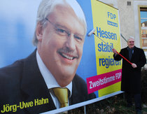 Hessens Spitzenkandidat Hahn klebte viele Plakate