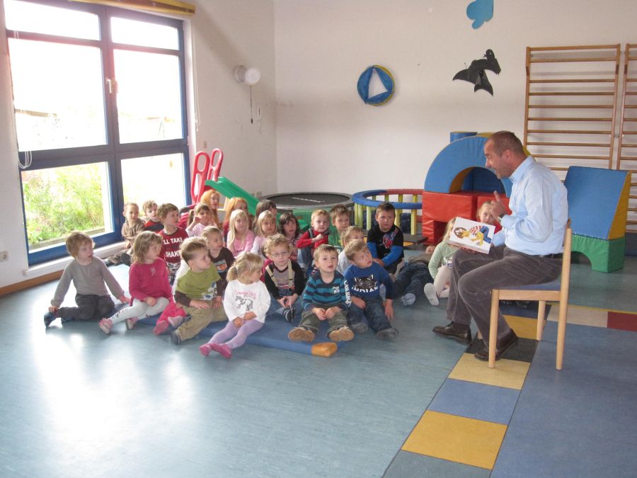 Lesestunde im Kindergarten Sonnenschein in Sonneberg